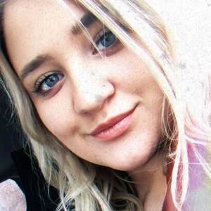 Meet your Posher, Hilary